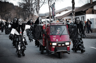 NV Schlossgoischter Amtzell e.V. auf dem eigenen 2. Dämmersprung (Faschingsumzug)