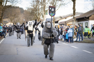NZ Schlätterwaldwölfe auf dem eigenen 2. Dämmersprung (Faschingsumzug)