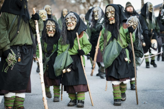 NZ Moorhexen Herlazhofen e.V. auf dem eigenen 2. Dämmersprung (Faschingsumzug)