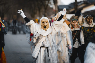 Geister der NG Lindauer Sagen e.V. auf dem eigenen 2. Dämmersprung (Faschingsumzug)