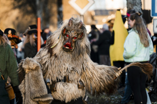 NZ D´r Eschagore Weissenhor auf dem eigenen 2. Dämmersprung (Faschingsumzug)