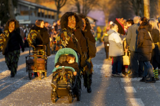 Buchbergdeifl Büttelzunft Nersingen auf dem eigenen 2. Dämmersprung (Faschingsumzug)